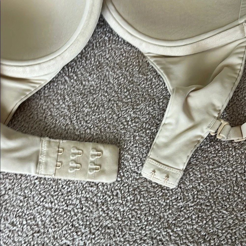 SKIMS - Demi Bra - Cream/Nude - Size 32 D (Could Fit B Cup or C Cup Wearers) - Picture 3 of 12
